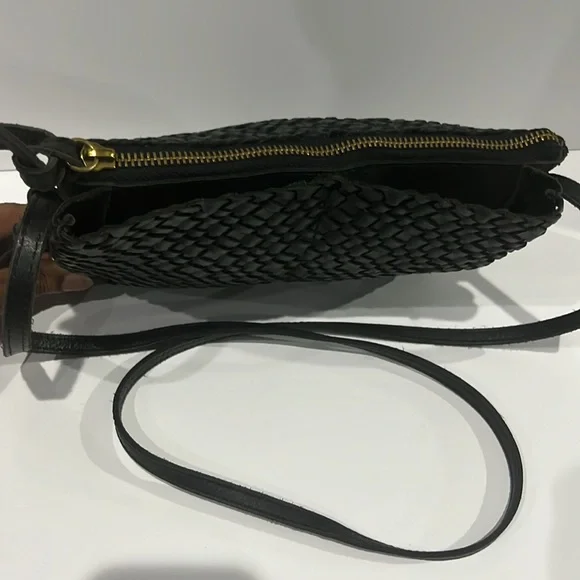 Madewell The Knotted Crossbody Bag in Black Woven Leather - Picture 9 of 10
